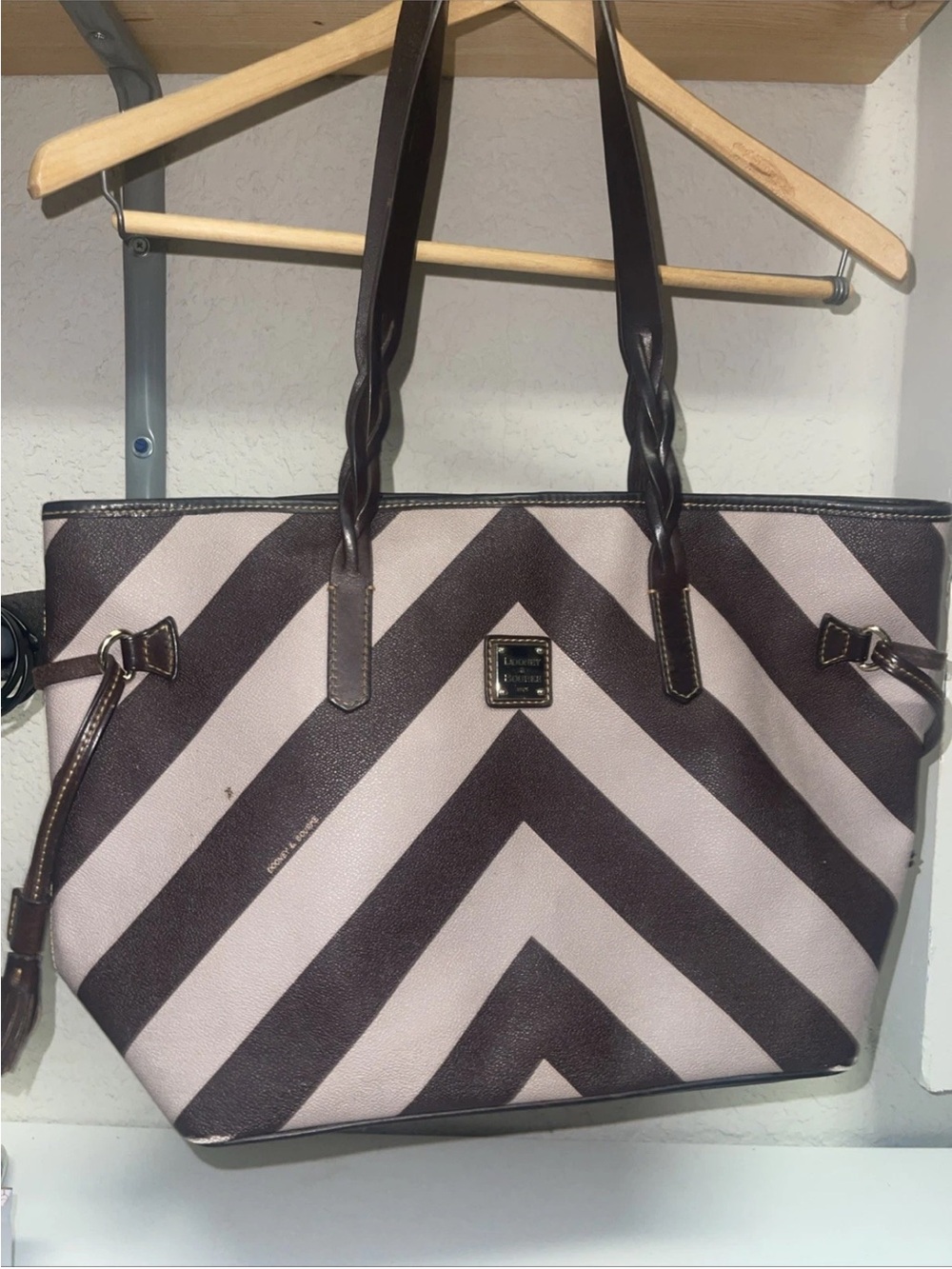 Dooney and bourke large tote handbag